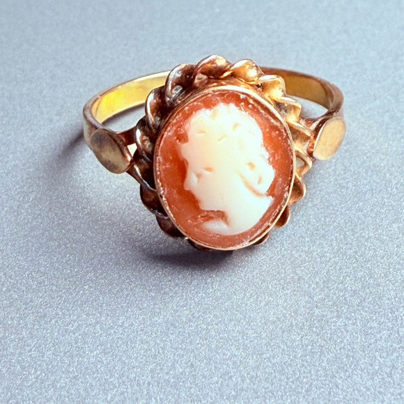 Jewelry - 18K Yellow Gold Antique Shell Cameo Muse Ring Victorian Era Italy